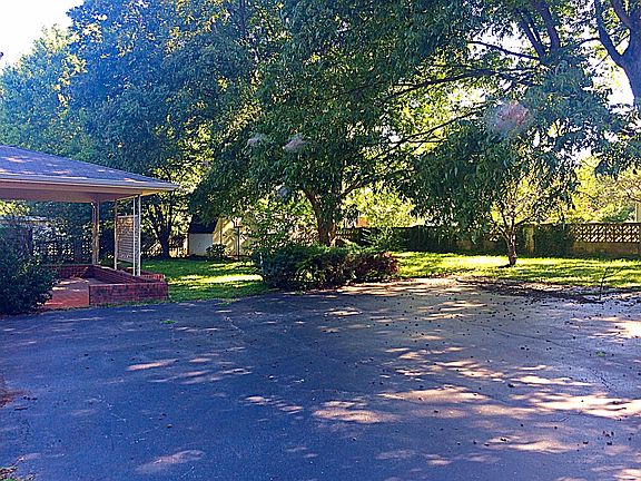 3rd image of 209 S Linda Dr