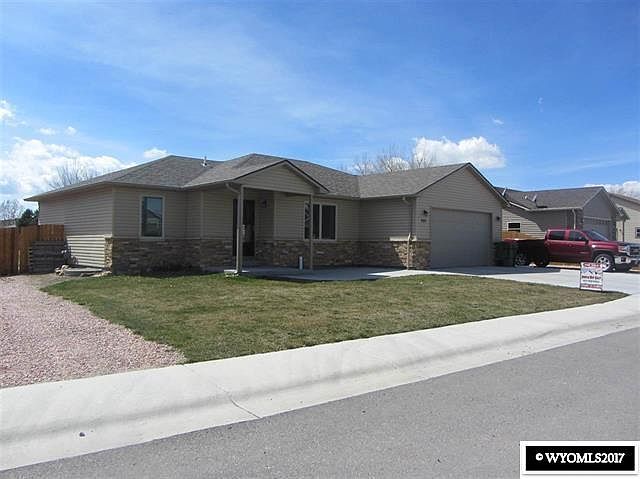1st image of 922 Meadowlark Dr