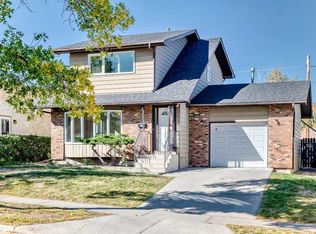 79 E Bermuda Dr NW, Calgary, AB T3K 1H5