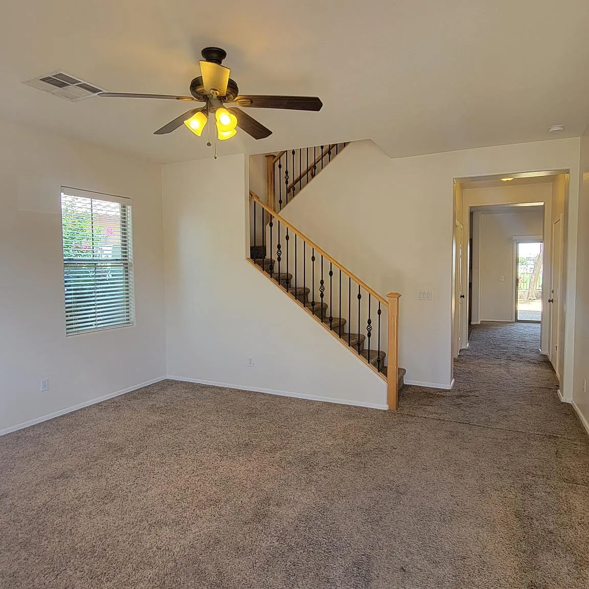 3 bed, 2.5 bath, 2159 sqft, $2,220 — Photo 2