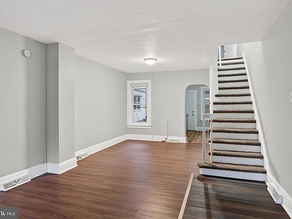 5th image of 605 Coates St