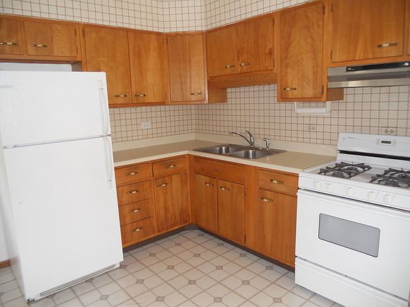 4th image of 525 Arlington St
