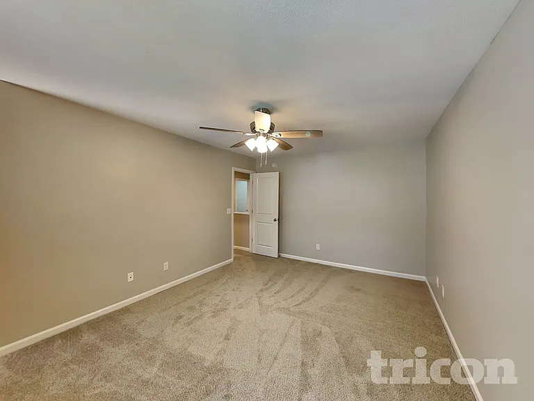241 Saskatoon Dr — Photo 7