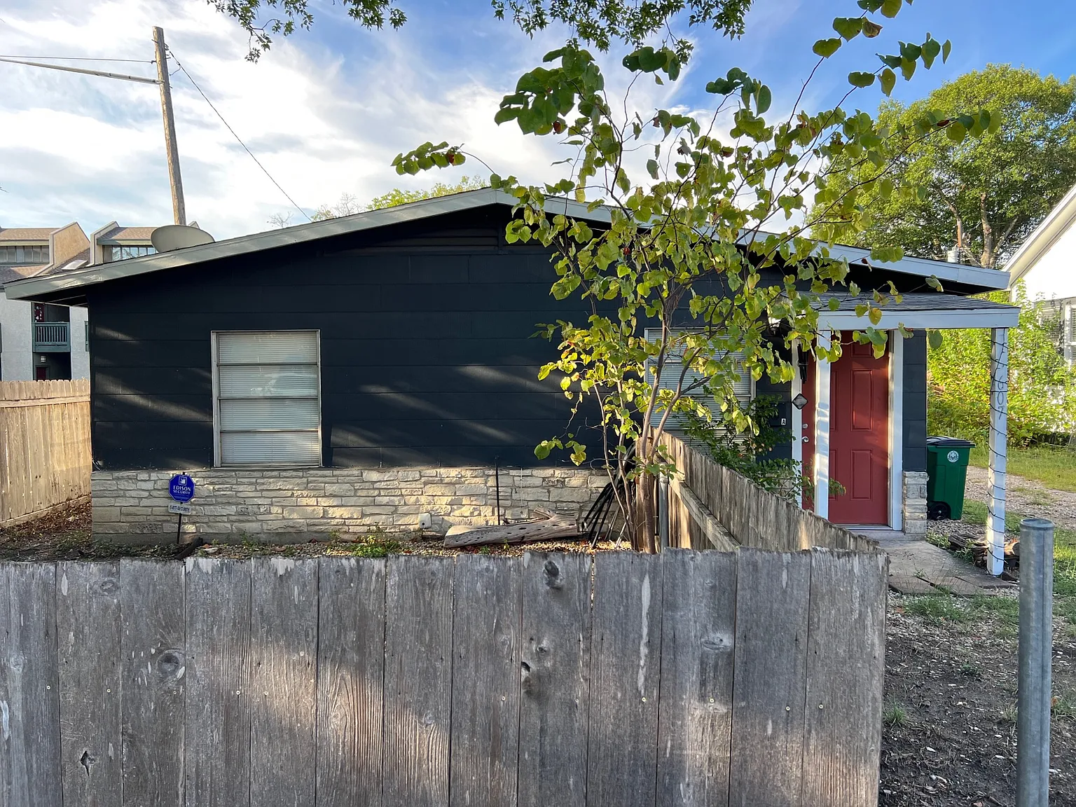 2 bed, 900 sqft, $1,795 — Photo 1