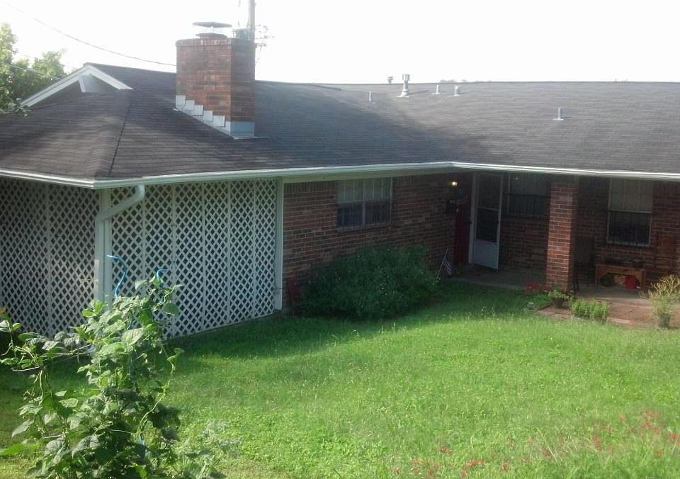 Front with screened in porch