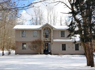 18937 Rivers Edge Dr E, Chagrin Falls, OH 44023