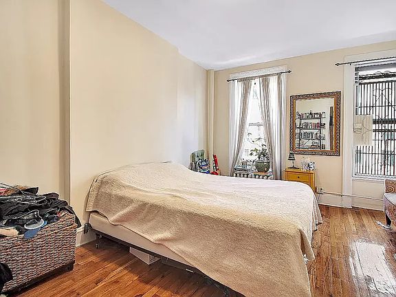3rd image of 1565 2nd Ave APT 3