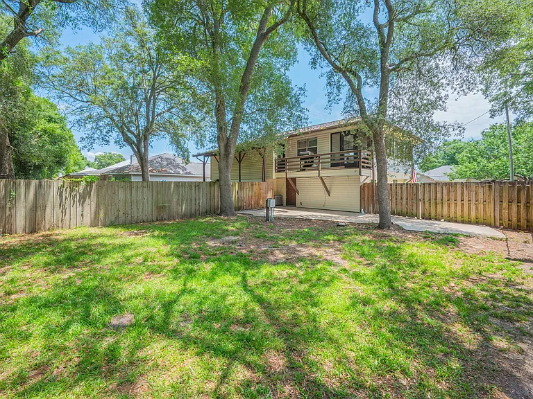 1002 High Grove Ct #B — Photo 27