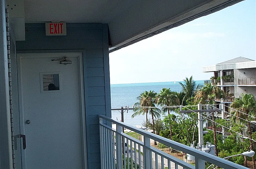 2 bed, 1099 sqft, $3,975 — Photo 2