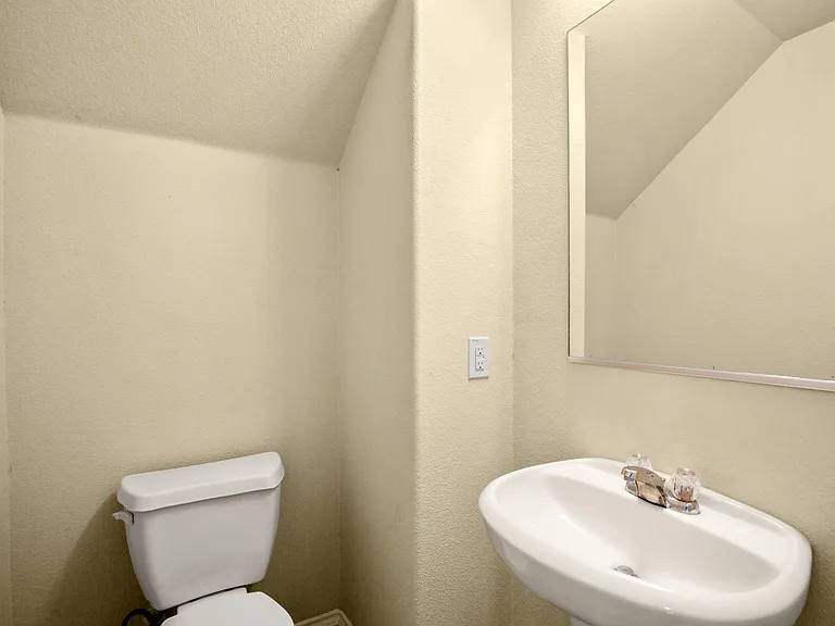 18716 Derby Hill Ln — Photo 15