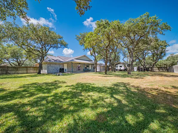 750 Redwood Ave, Rockport, TX 78382
