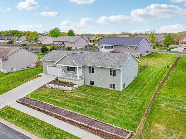 26 Dessa Rain Dr, Reedsburg, WI 53959