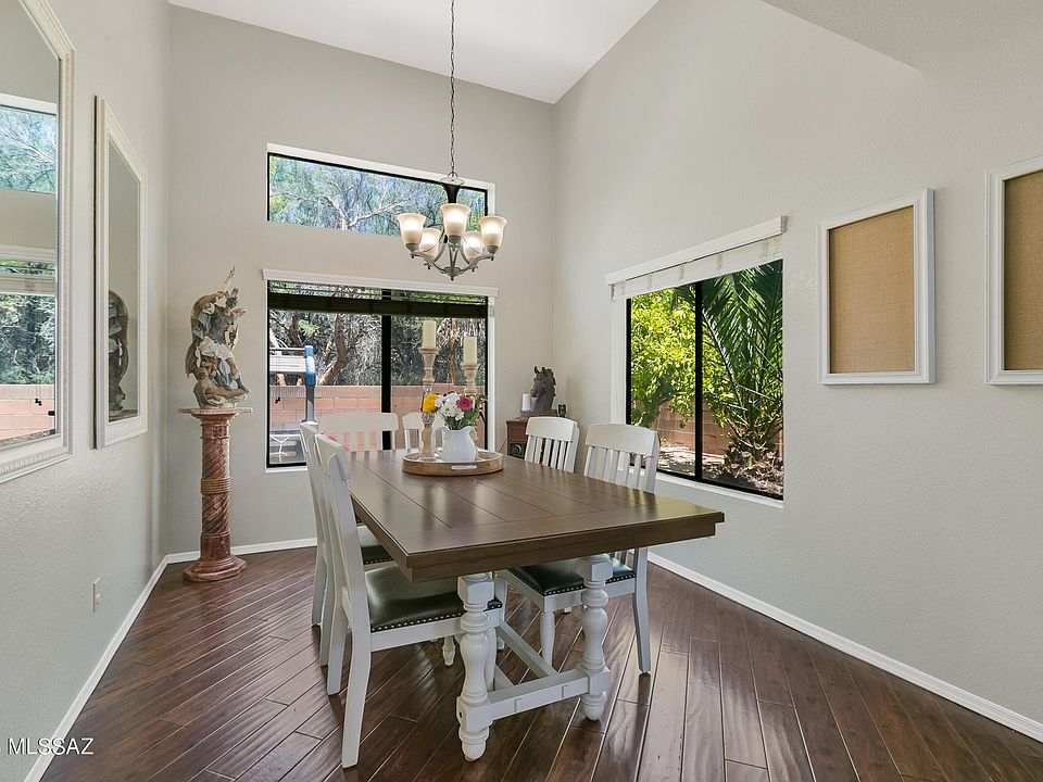 1st image of 3072 W Country Hill Dr