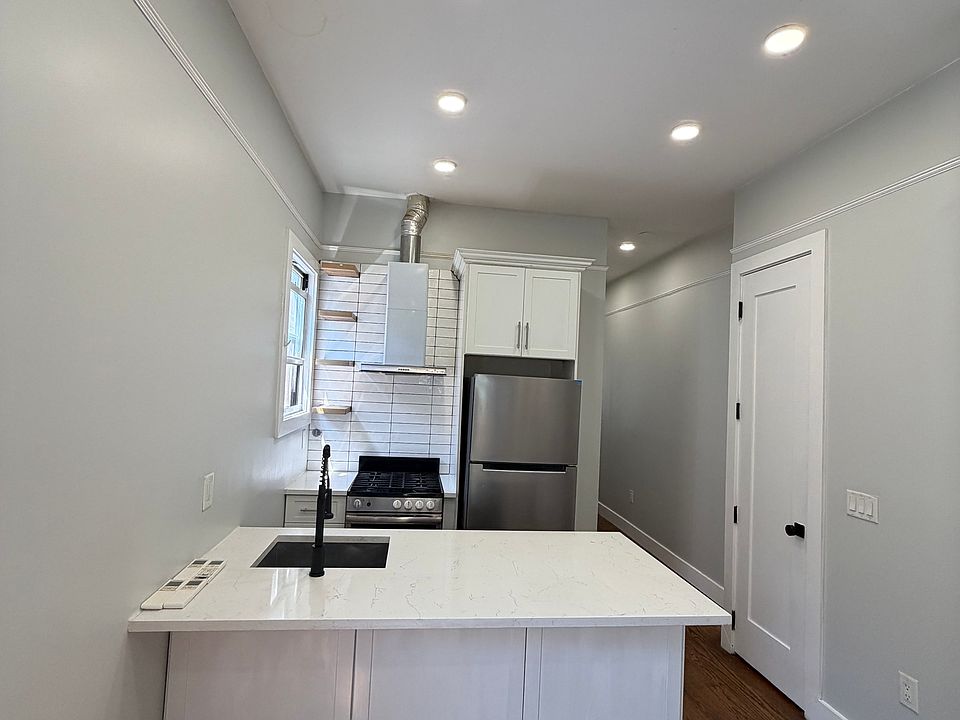 1st image of 112 Duncan Ave APT 3A