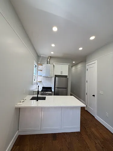 112 Duncan Ave Photo 1