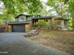 310 White Cap Ln, Pigeon Forge, TN 37863