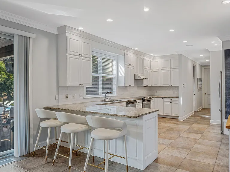 32 Vail Ave #A — Photo 8