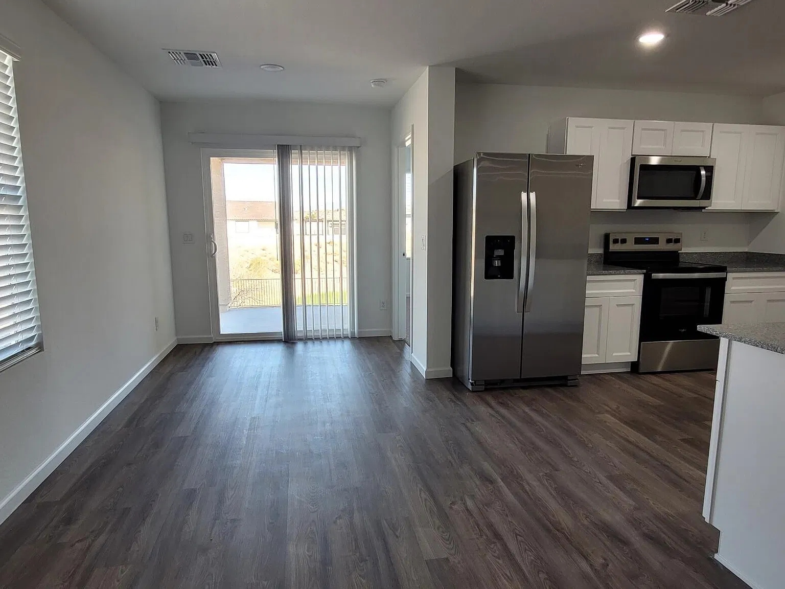 3 bed, 2.0 bath, 1619 sqft, $2,200 — Photo 4
