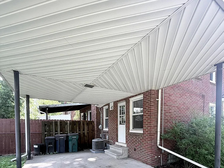 1101 E 4th St — Photo 13