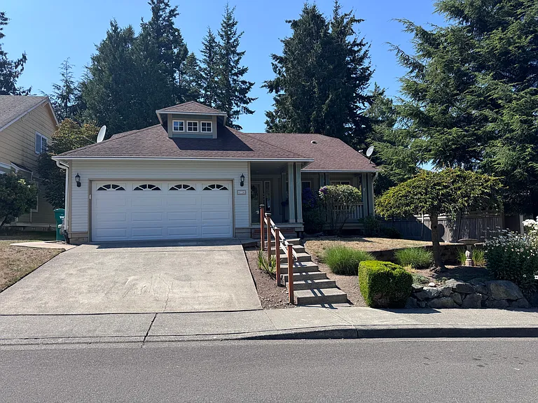 4724 Cypress Dr — Photo 1