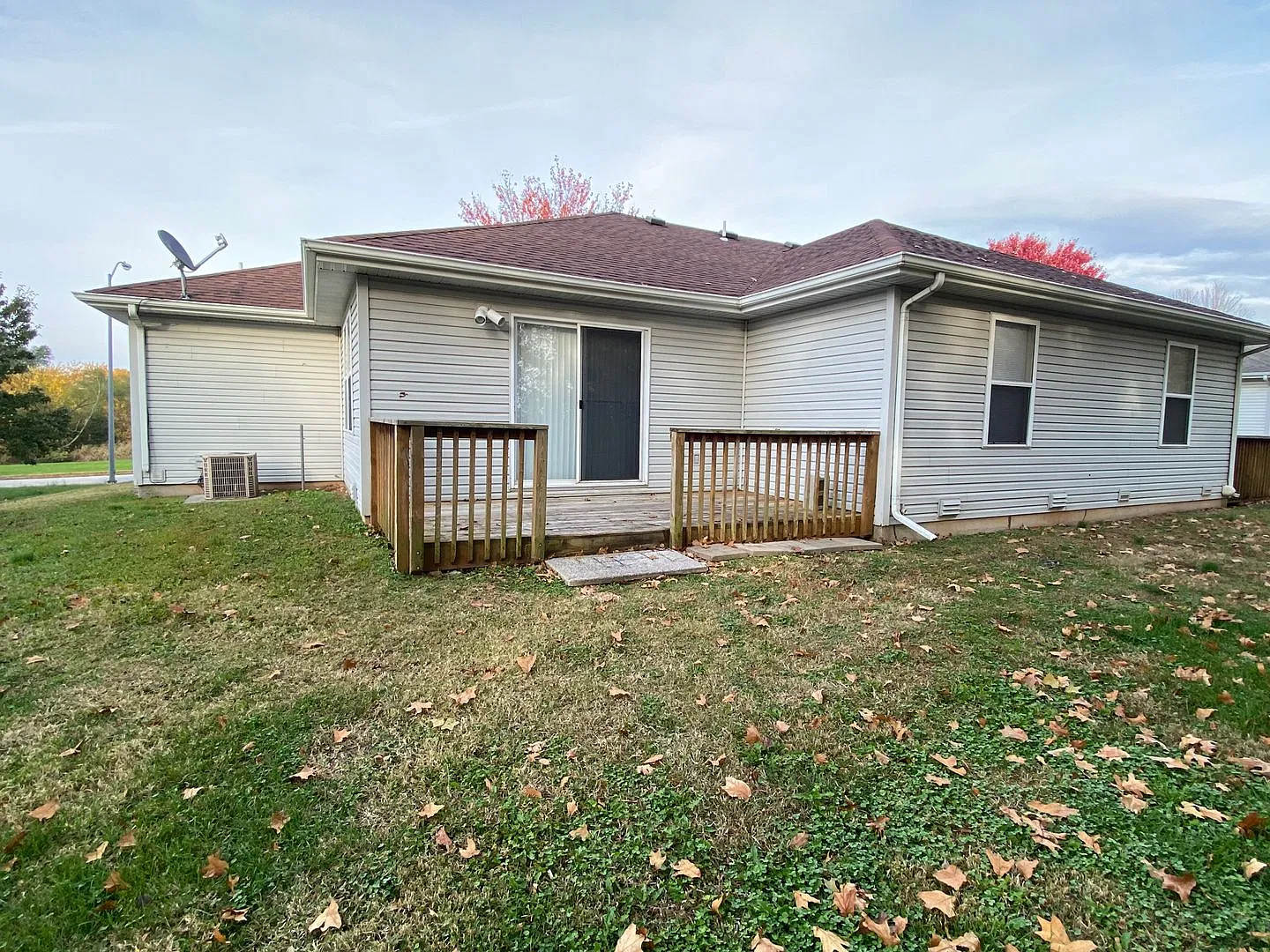 1229 - 1231 W. Bluegrass — Photo 2