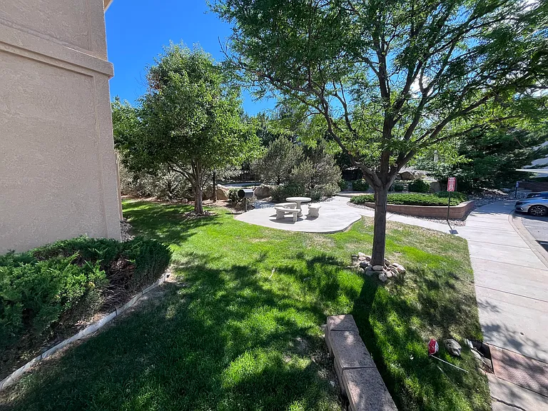 3040 Mandalay Grv #6 — Photo 8
