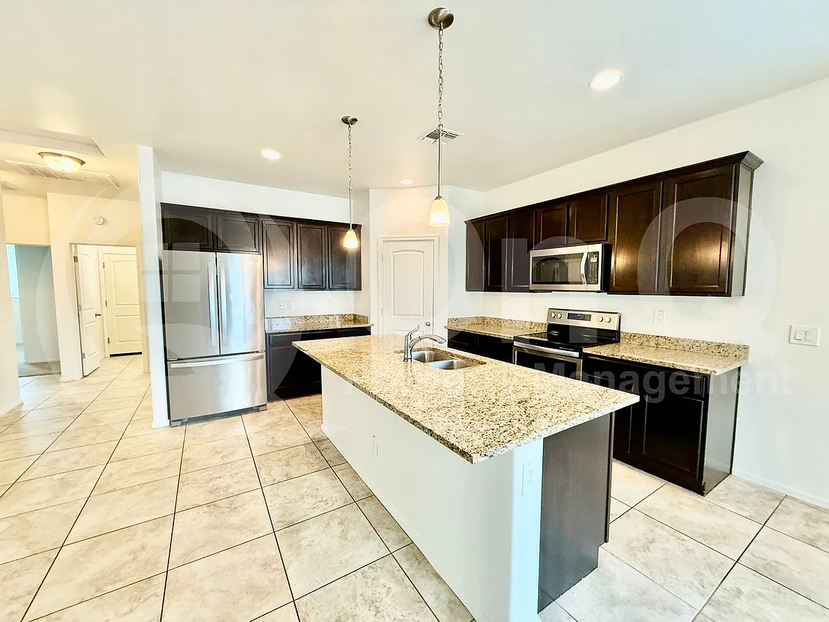 3 bed, 2.0 bath, 1590 sqft, $2,150 — Photo 4