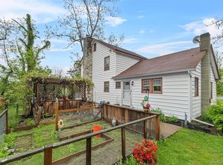 17 Sylvan Lake Rd, Hopewell Junction, NY 12540