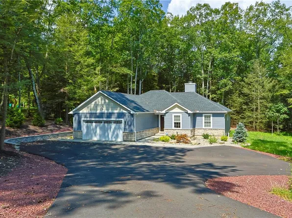 2217 Church View Dr, Stroudsburg, PA 18360