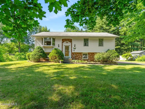 19 Teakwood Drive, Clifton Park, NY 12065