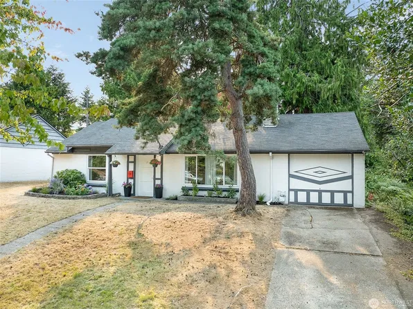 17211 5th Ave NE, Seattle, WA 98155