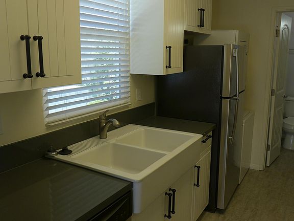 3rd image of 4116 Florida St