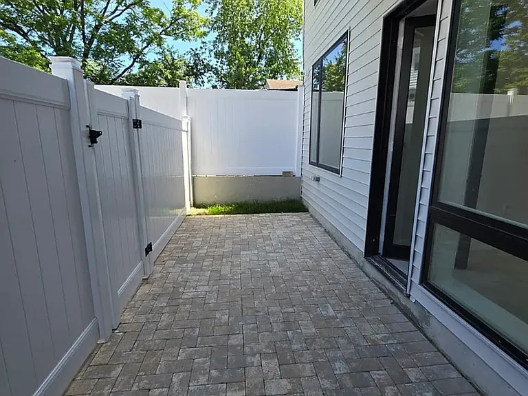 40 Lembeck Ave #105D — Photo 10