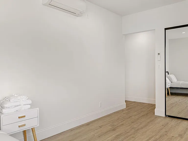 1740 Kelton Ave — Photo 39