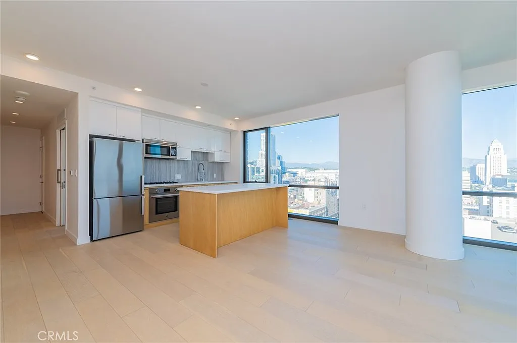 2 bed, 928 sqft, $3,850 — Photo 1