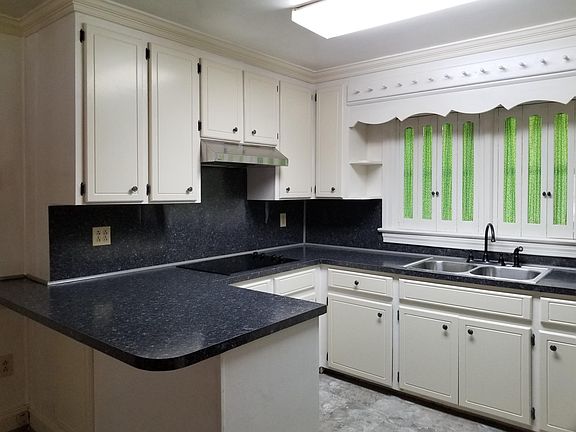 4th image of 1205 Neal St