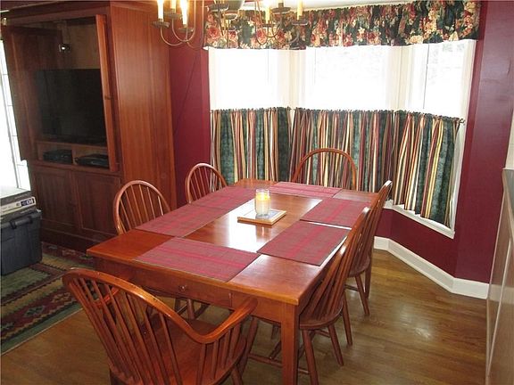 5th image of 3178 Valley Dr