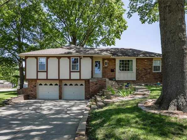 6701 Caenen Ave, Shawnee, KS 66216