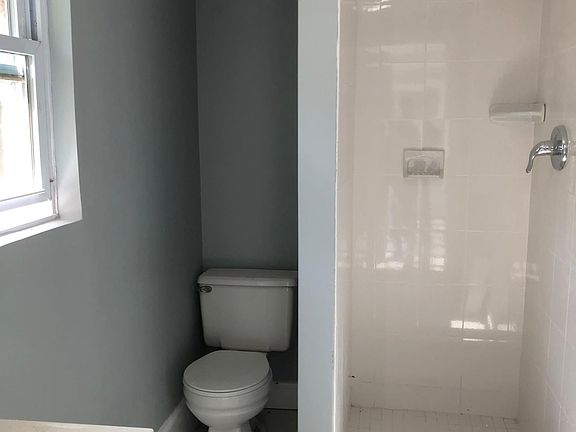 5th image of 586 Garfield Ave
