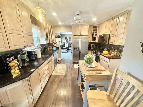 2nd image of 7 Meredith Ct
