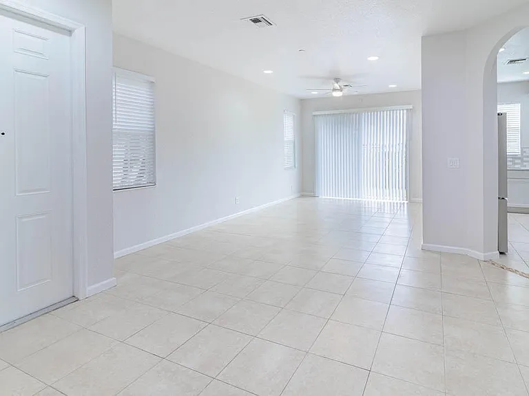 356 SE Bloxham Way — Photo 7