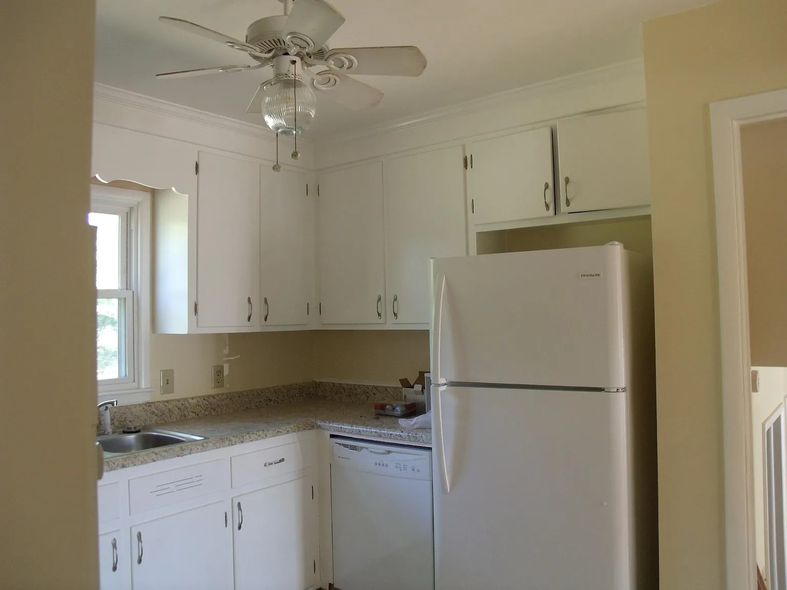 3 bed, 2.5 bath, 1885 sqft, $2,200 — Photo 4