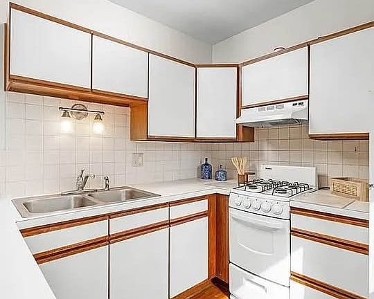 5th image of 32 Mariner St #3