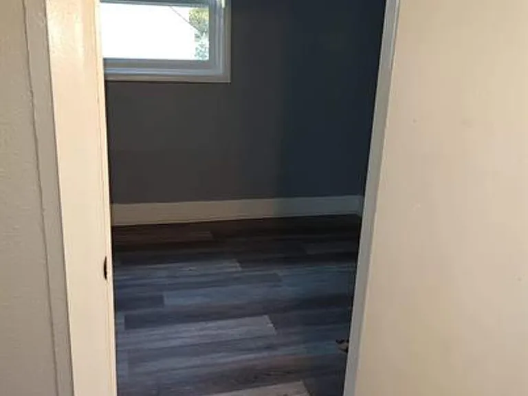 709 8th Ave — Photo 3
