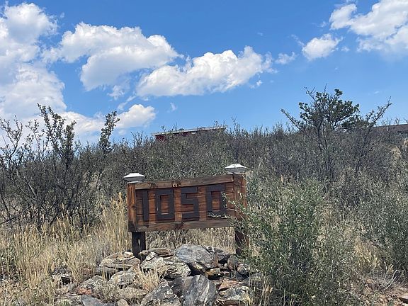 Address sign to help you find the home!