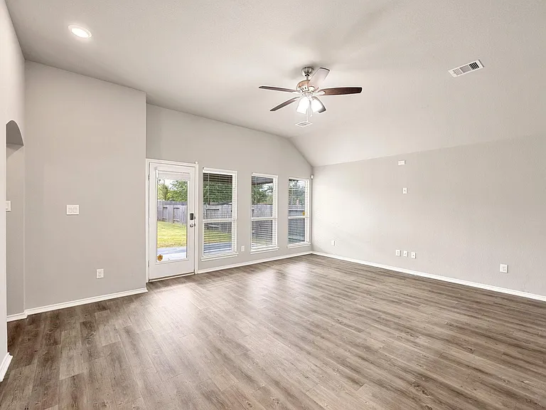 1945 Briar Grove Dr — Photo 7
