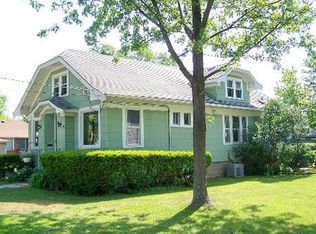 1041 S 4th St, Aurora, IL 60505