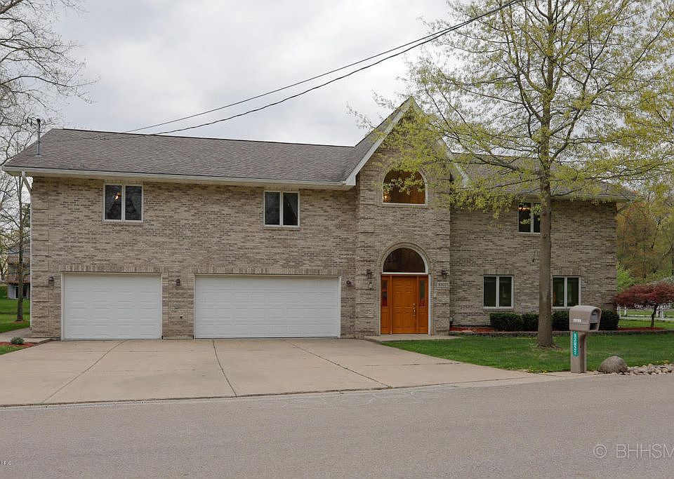 1st image of 93021 Gravel Lake Dr