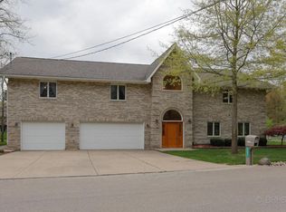 93021 Gravel Lake Dr, Lawton, MI 49065