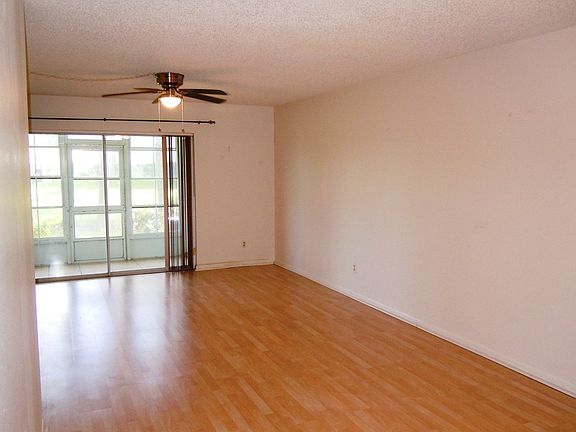 5th image of 1390 Oakhill Dr #103